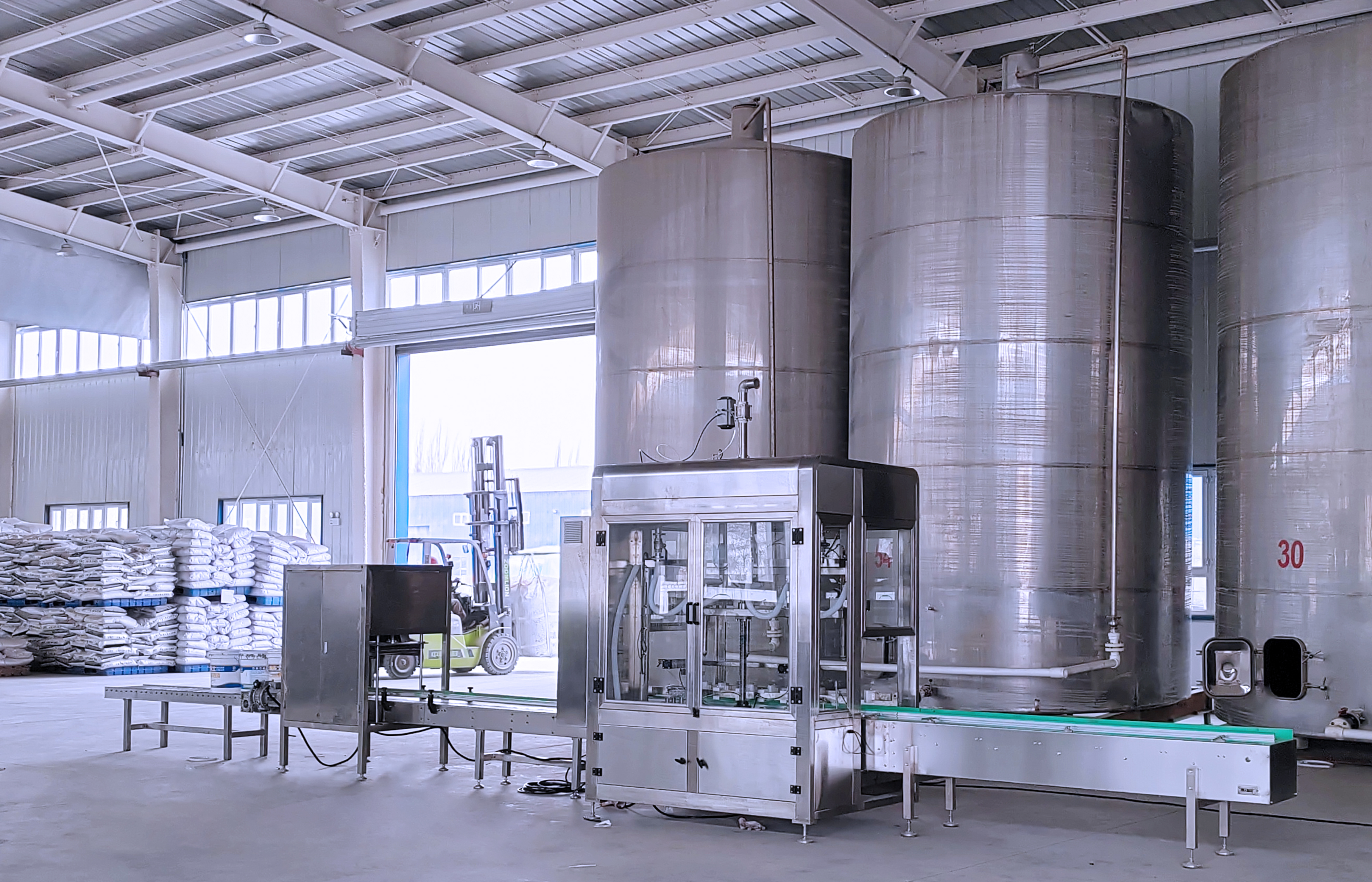 What equipment is included in the liquid fertilizer production line